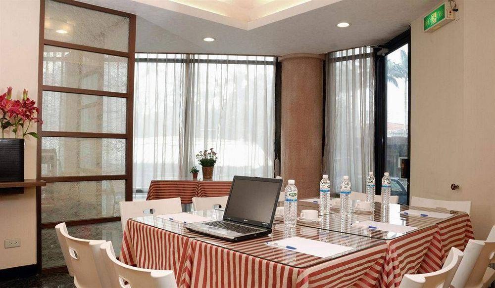 Luckynews Classic Hotel Taoyuan Luaran gambar